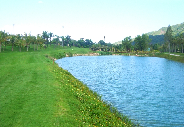 Diamond Bay Golf & Villas (